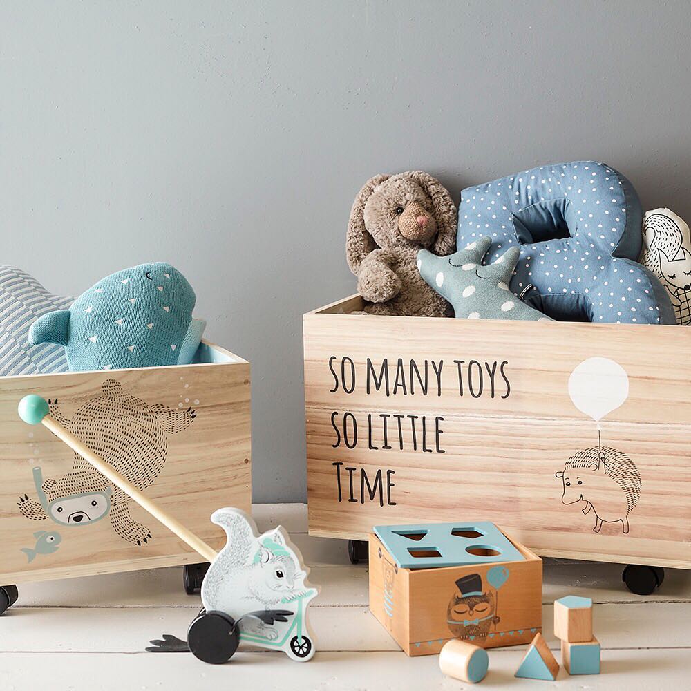Baúl de madera para almacenaje en habitación de los niños Cubo con ruedas y diseño de oso Unisex Navaris Caja de almacenamiento de juguetes 