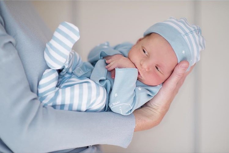 Qué accesorios para bebés recién nacidos son imprescindibles?